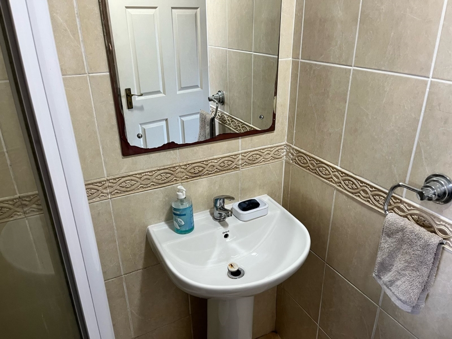 To Let 1 Bedroom Property for Rent in Walmer Eastern Cape